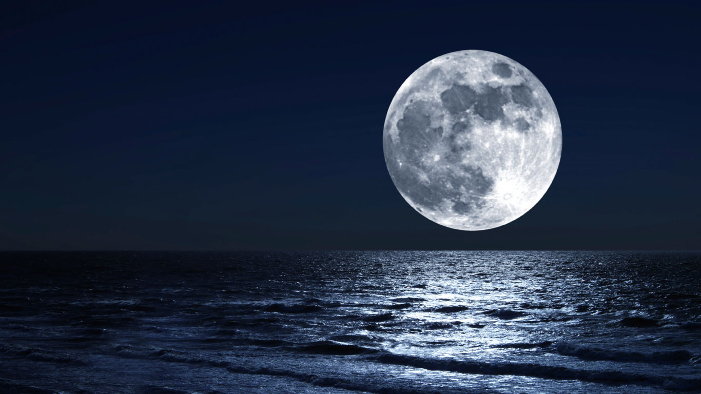 Mond über Meer