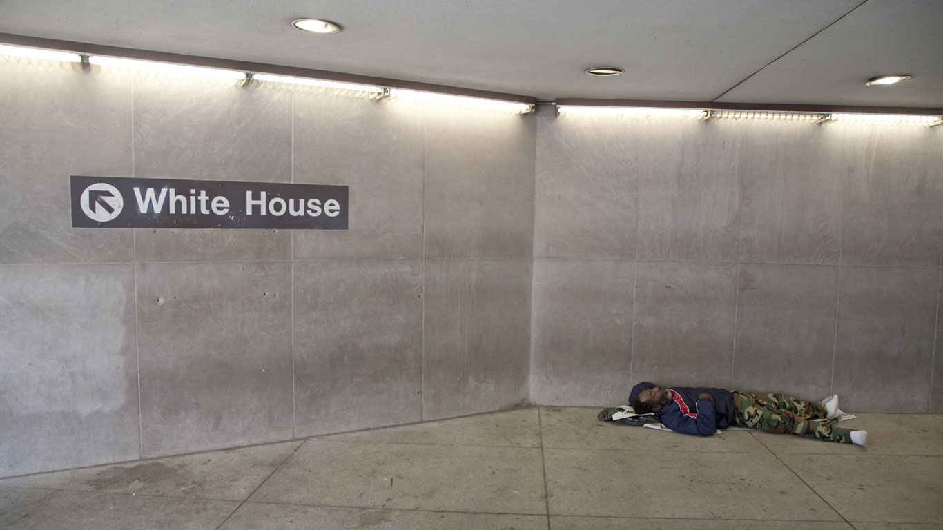 An der U-Bahnstation des Weißen Hauses in Washington suchen Obdachlose Schutz vor der Kälte.