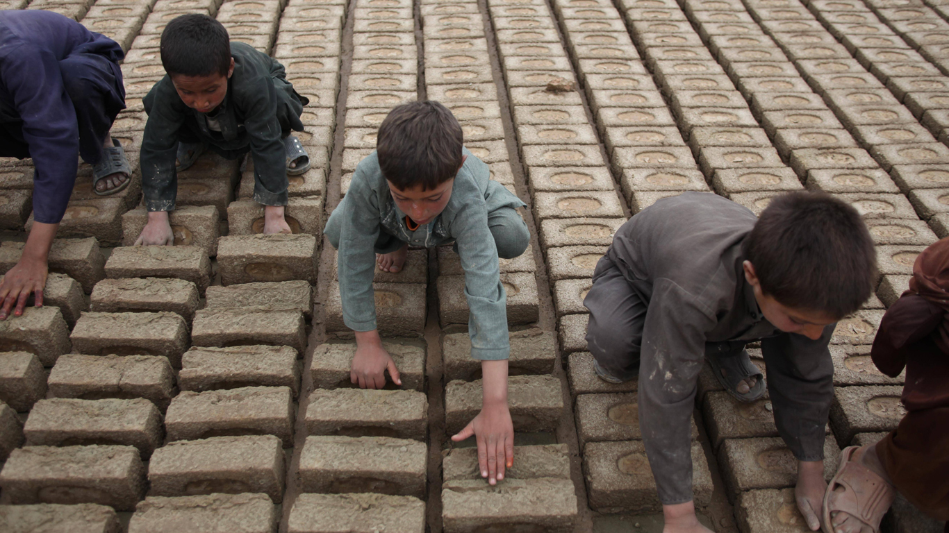 Das Phänomen der Kinderarbeit ist vor allem bekannt aus Asien und Afrika. Nach Angaben der Internationalen Arbeitsorganisation (ILO) arbeiten weltweit etwa 152 Millionen Kinder.
