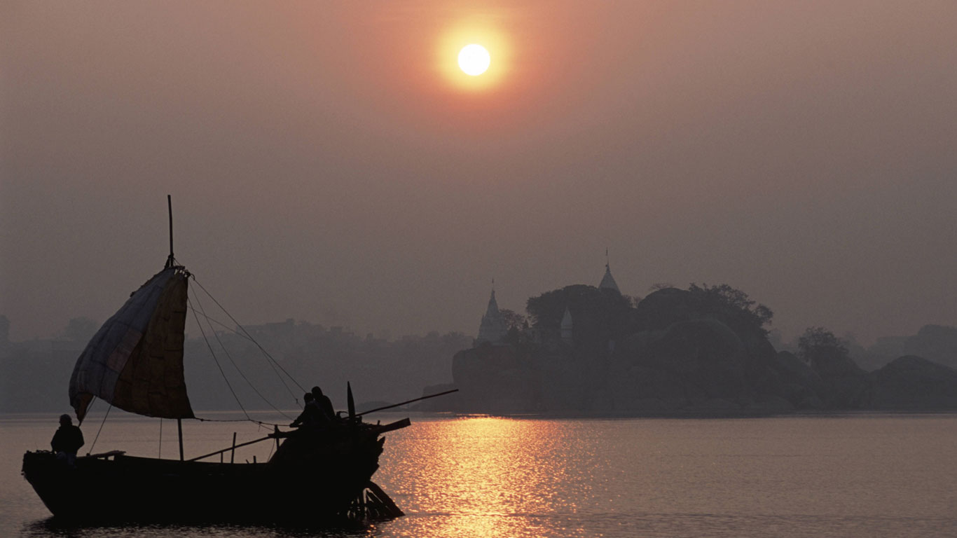 Die indische Regierung errichtete im Rahmen des „Ganga Action Plan“ in 25 Städten für 600 Millionen Euro Klärwerke. Genutzt hat es wenig: Viele der Anlagen sind zu klein konzipiert oder gegen einen Teil der Schadstoffe völlig wirkungslos.