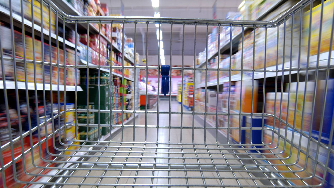 Hinter der vermeintlichen Vielfalt Zehntausender Marken im Supermarkt stehen in Wahrheit oft keine unabhängigen Hersteller, sondern nur wenige Großkonzerne.