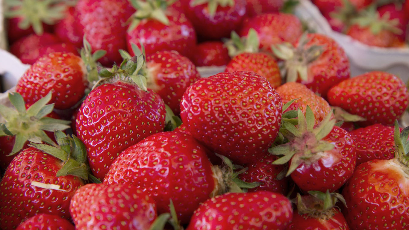 Keine Frage: Frisches Obst ist gesund. Aber es enthält auch reichlich ungesunde Fruktose. Frische Beeren enthalten vergleichsweise wenig Fruchtzucker – perfekt bei akutem Heißhunger auf Süßes.