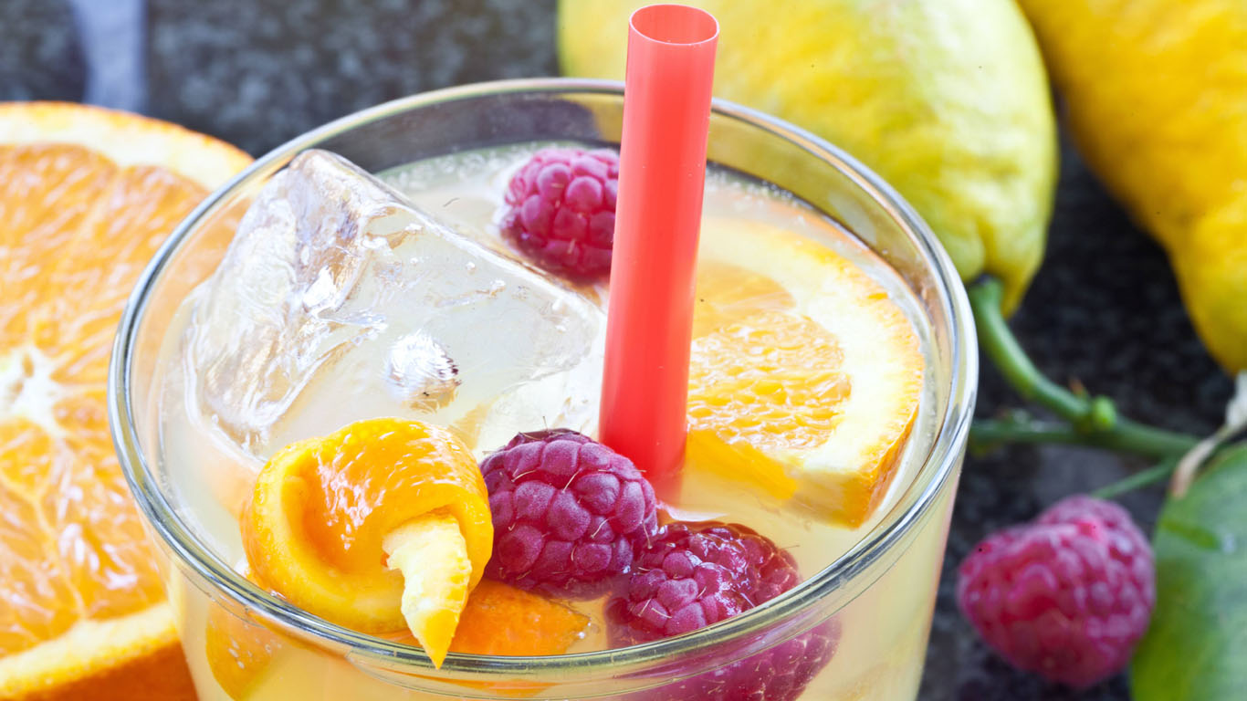 Eine Studie konnte tatsächlich belegen, dass bereits zwei Gläser gesüßte Limonade am Tag das Risiko, Bauchspeicheldrüsenkrebs zu bekommen, um 87 Prozent erhöhen.