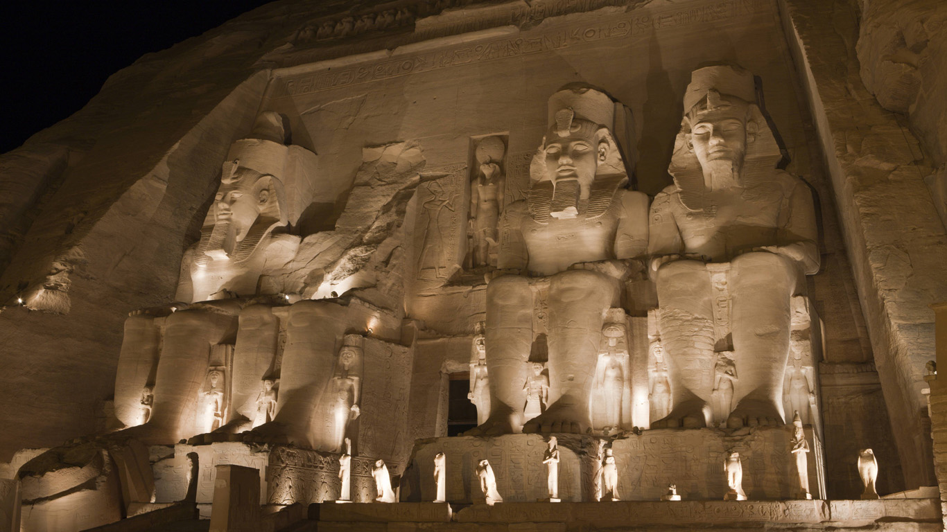 Bei den alten Ägyptern richteten sich auch die Jahreszeiten nach dem Stand des Nils. Es gab die „Zeit der Überschwemmung“, die „Zeit des Sprießens“ und die „Zeit der Hitze“. Man betete zum Gott Hapi für reiche Nilfluten.